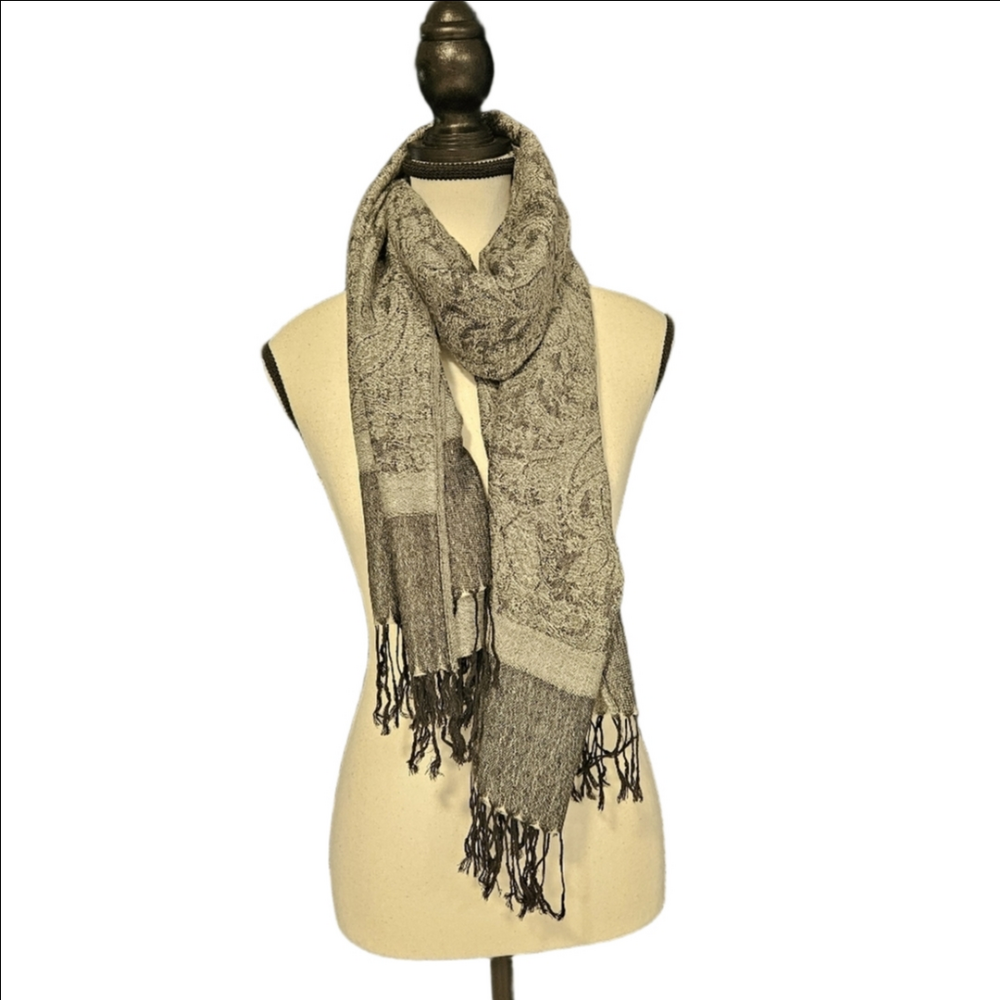 Chic Gray Textured Scarf